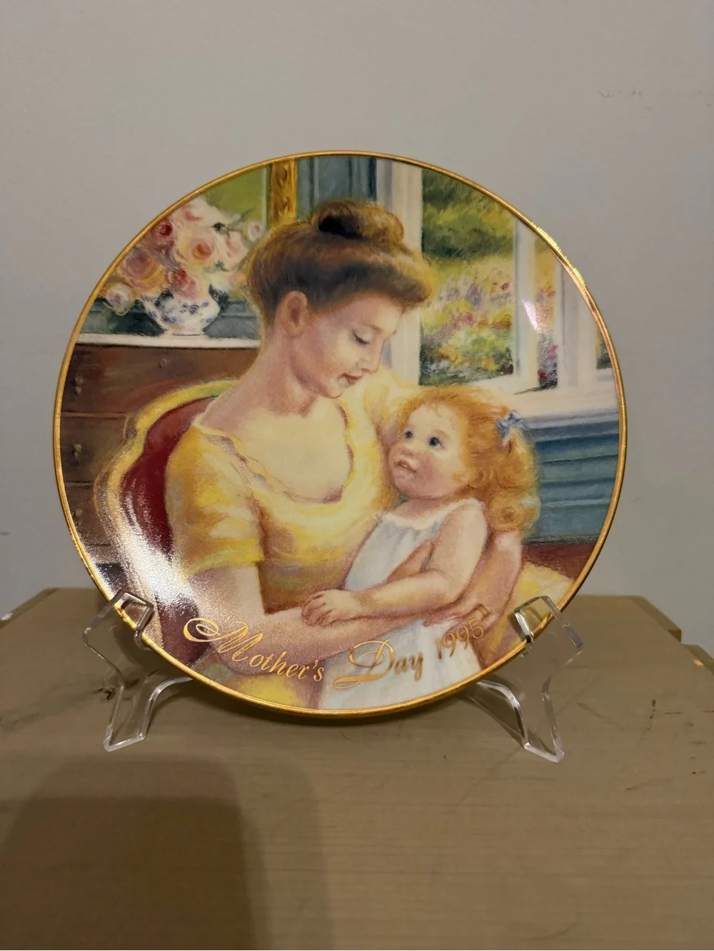 Avon 1995 Mother's Day Decorative Plate with Gold Trim